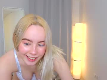 dina_fly latina cam