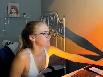 latina cam girl linellali image #1633528