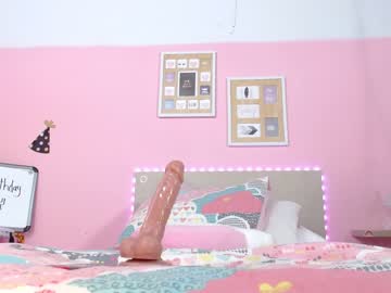 latina cam girl little_effy18 image #1177509
