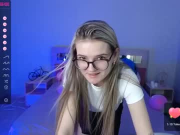 latina cam girl amelialuck image #2484392