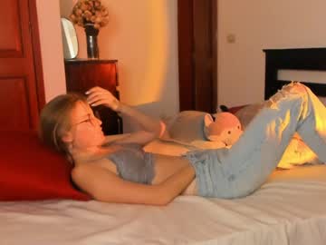 latina cam girl linellali image #2041760