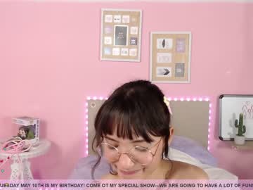 latina cam girl little_effy18 image #1138429