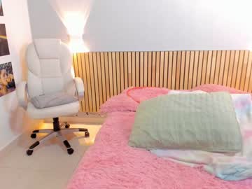 latina cam girl little_effy18 image #3491508
