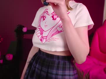 latina cam girl karen_gilan image #2849210