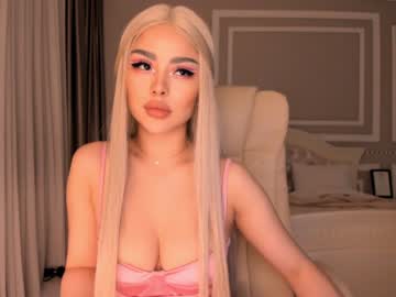 latina cam girl bae_suz image #1027361