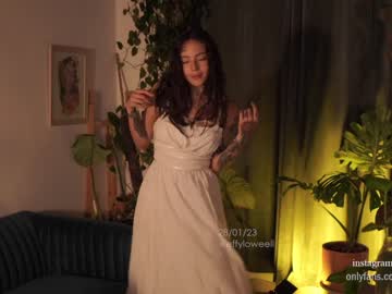 latina cam girl effyloweell image #2400354