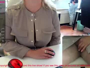 latina cam couple milf_viktoria image #1696717