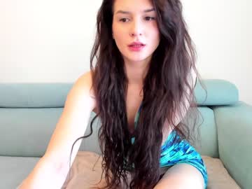 latina cam girl elaanna image #3646572