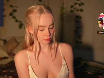 latina cam girl mother__of__dragons image #3725931