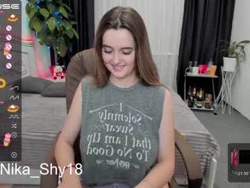 latina cam girl emmika_ image #2374681
