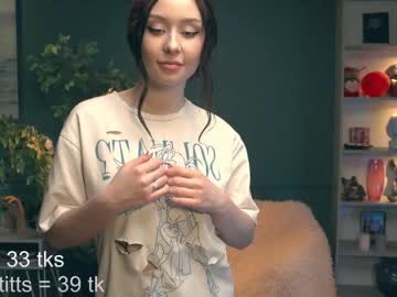 latina cam girl ella_knockers image #752525