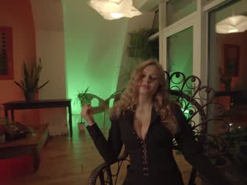 latina cam girl chillwithkira image #563685