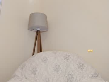 latina cam girl snowww_white image #1482068