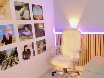latina cam girl little_effy18 image #3812340