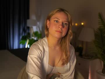 latina cam girl selena_flowers image #4660874