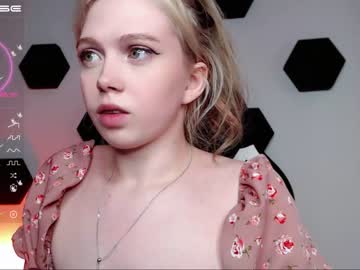 latina cam girl small_blondee image #2694848