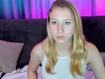 latina cam girl emily_tayl0r image #2053216