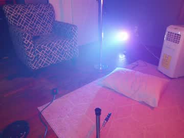 latina cam girl aynmarie image #3449589