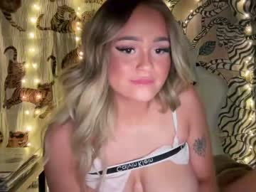 latina cam girl ari_02 image #3336079