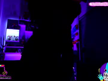 latina cam girl yesikasaenz image #1647427