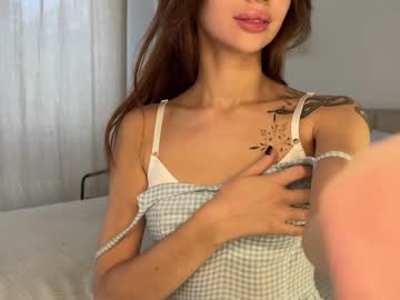 latina cam girl cuteelsa_ image #4570342