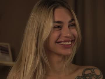 latina cam girl cuteelsa_ image #3537199