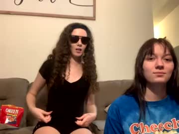 latina cam girl kylieexoxoxo2432 image #4062090