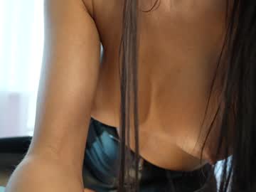 latina cam girl kissing33 image #4443459