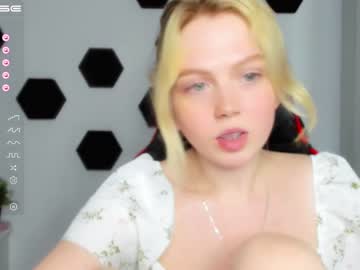 latina cam girl small_blondee image #2560924