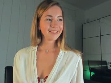 latina cam girl emmi_rosee image #3681376