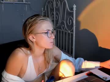 latina cam girl linellali image #1625180