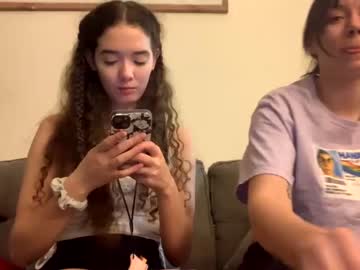 latina cam girl kylieexoxoxo2432 image #4077583