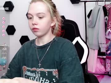 latina cam girl small_blondee image #2868775