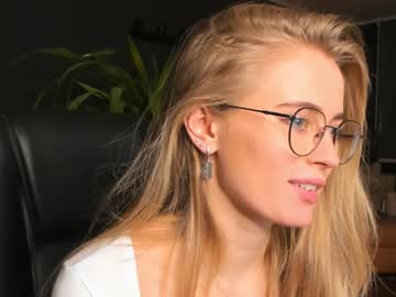 latina cam girl linellali image #1859059
