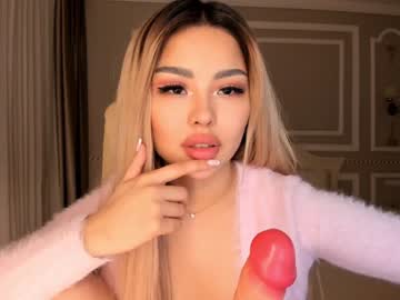 latina cam girl bae_suz image #697147