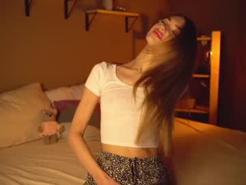 latina cam girl cuteelsa_ image #4072933