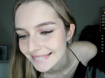 latina cam girl darelleeverist image #4190240