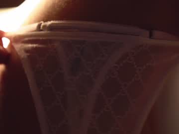 latina cam girl cuteelsa_ image #3944187