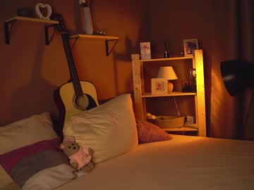 latina cam girl cuteelsa_ image #3948686