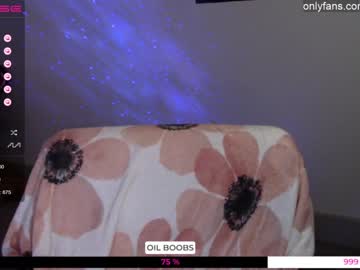 latina cam girl mari_and_jandro image #2575822
