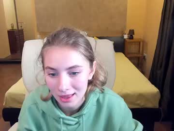 latina cam girl carrie_kerrr image #1592552