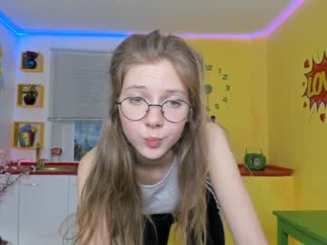 avis_ryan latina cam