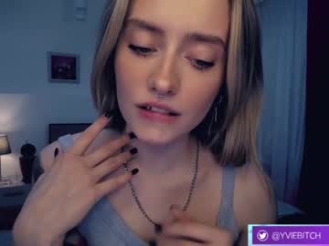 latina cam girl _yvie_ image #3132150