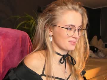 latina cam girl linellali image #1901658