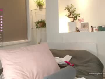 latina cam girl jadebi image #2657096