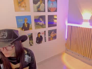 latina cam girl little_effy18 image #3711699