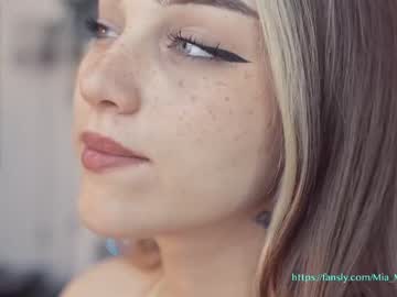 latina cam girl mia_milagros image #1249528