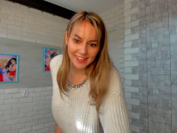 latina cam girl miss_jenni15 image #5392