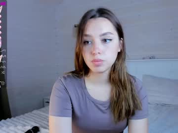 latina cam girl darling_kira image #1846817