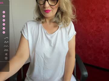latina cam girl emilymilf__ image #3426923